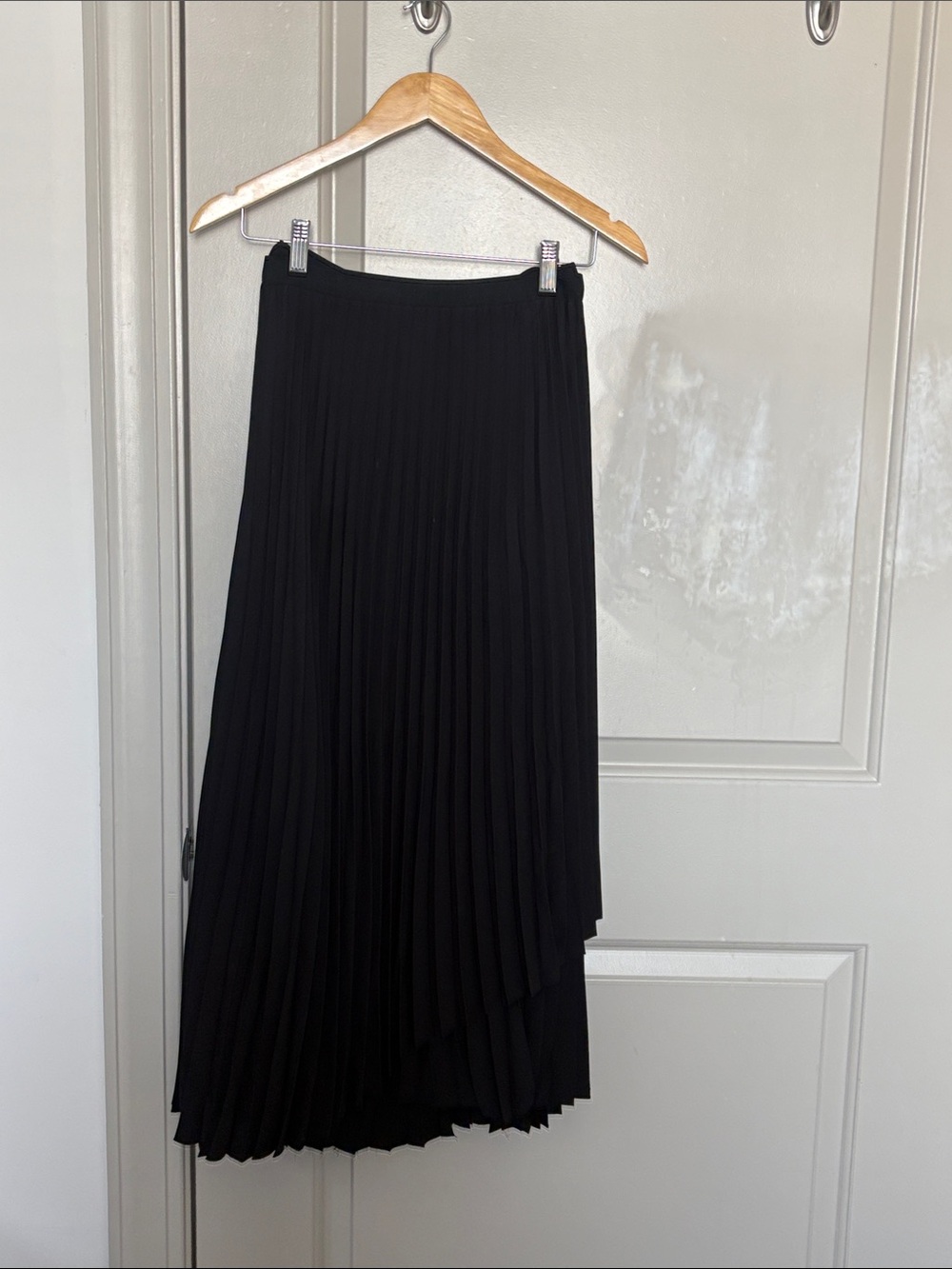 Babaton by Aritzia pleated black maxi skirt size XL